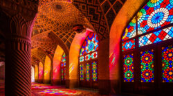 Keindahan Geometris Masjid Nasir Al-Mulk, Iran - Surau.co